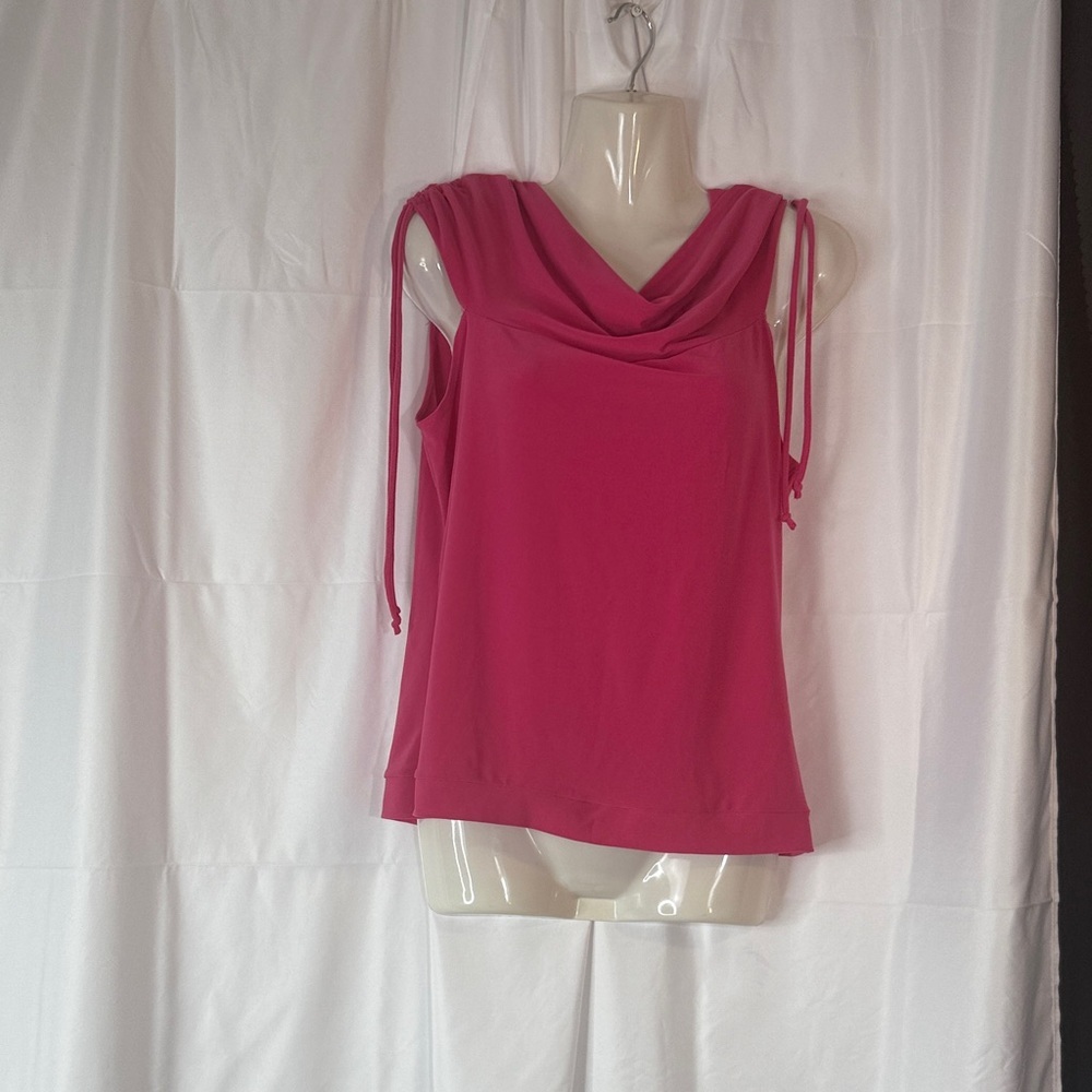 Chic Sleeveless Pink Drape Top